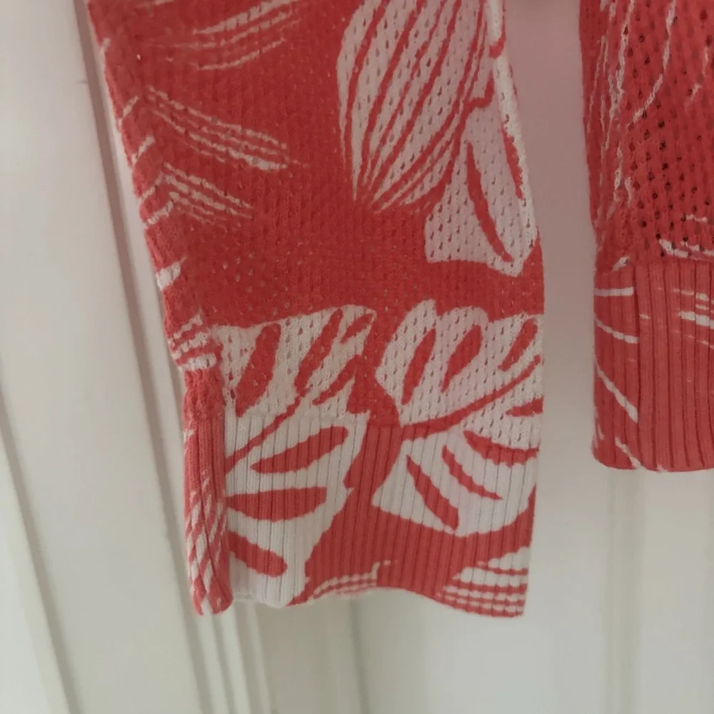 Tommy Bahama Coral and White Floral lightweight sweater large - Picture 8 of 8